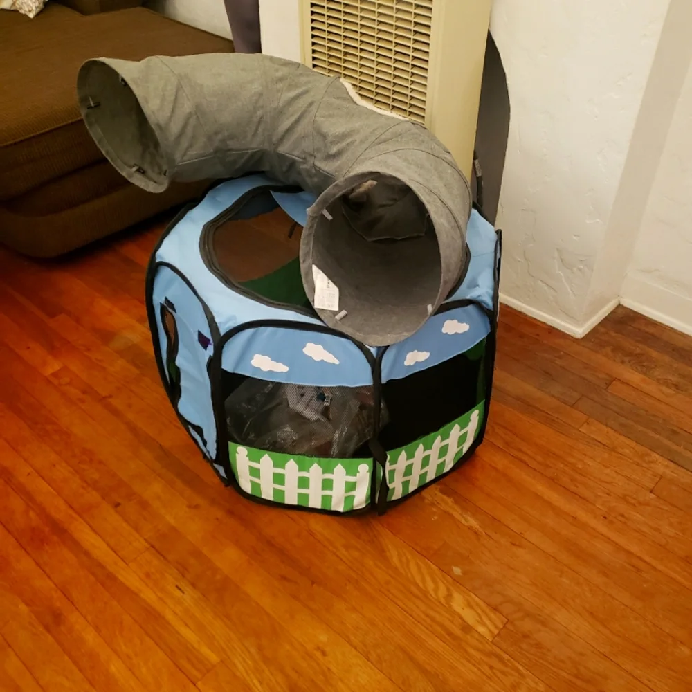 Pet kennel-foldable